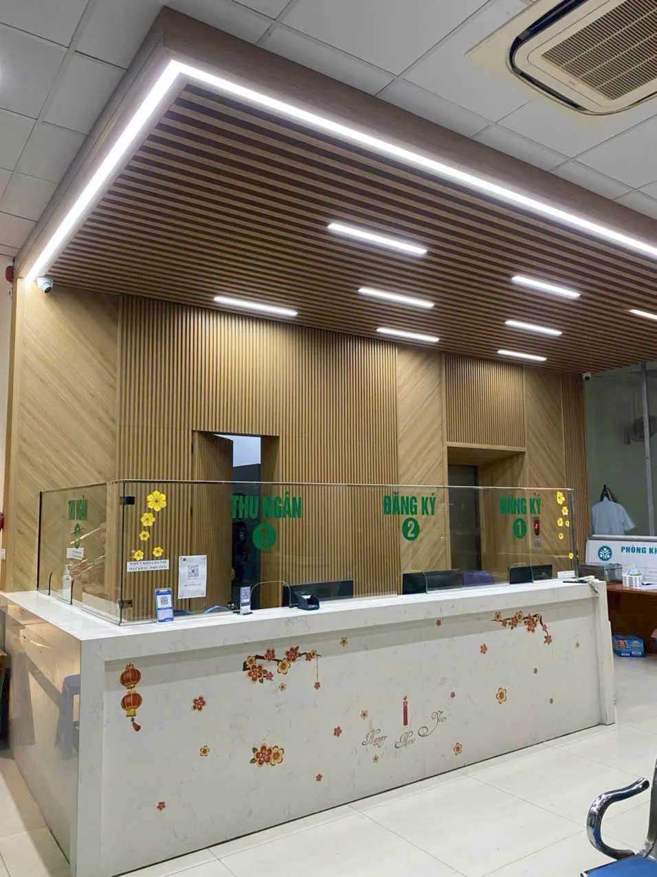 Tăng điểm thẩm mỹ văn phòng Y khoa Hà Nội với nội thất chất lượng từ TH MAX