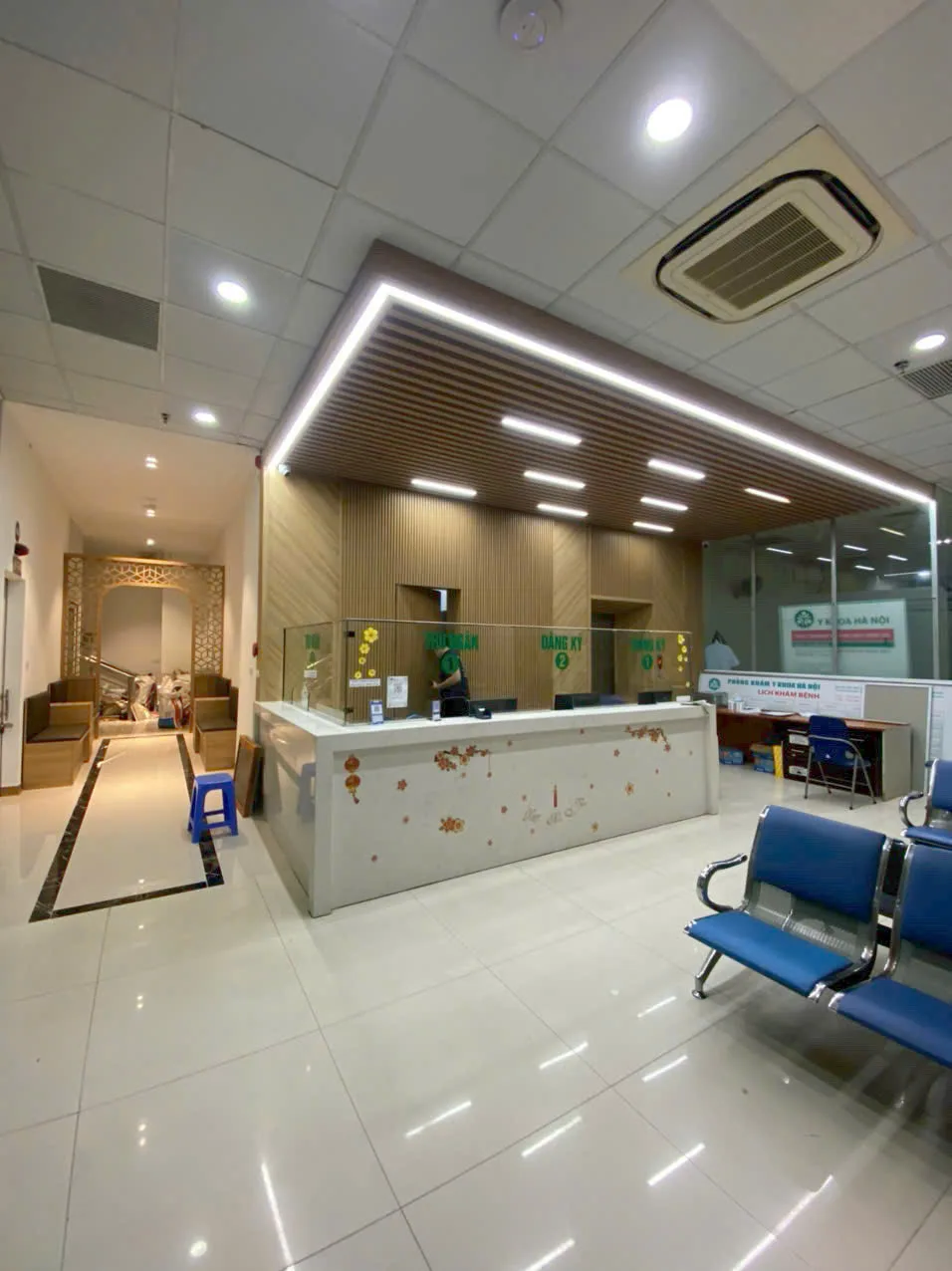 Tăng điểm thẩm mỹ văn phòng Y khoa Hà Nội với nội thất chất lượng từ TH MAX